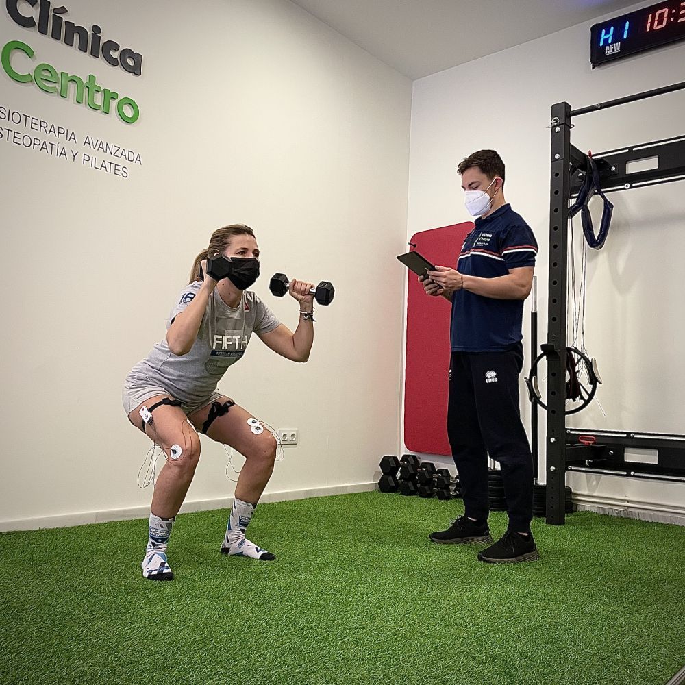 Entrenamiento personal con mancuernas